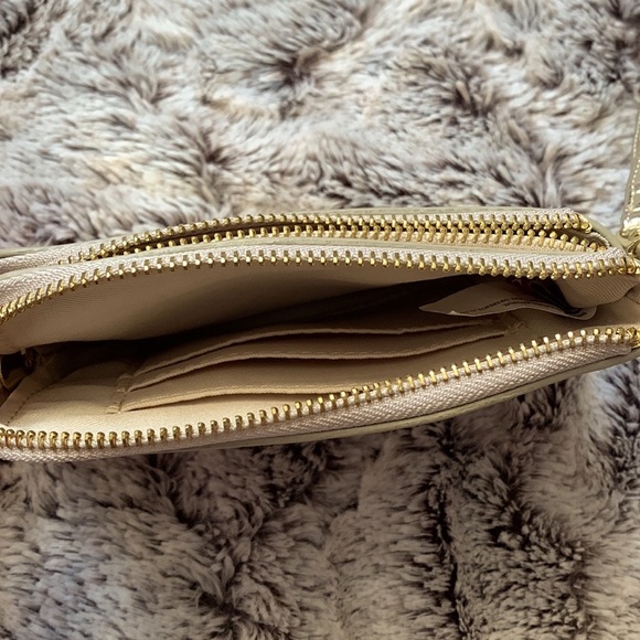TARGET plain gold wristlet - Picture 5 of 6